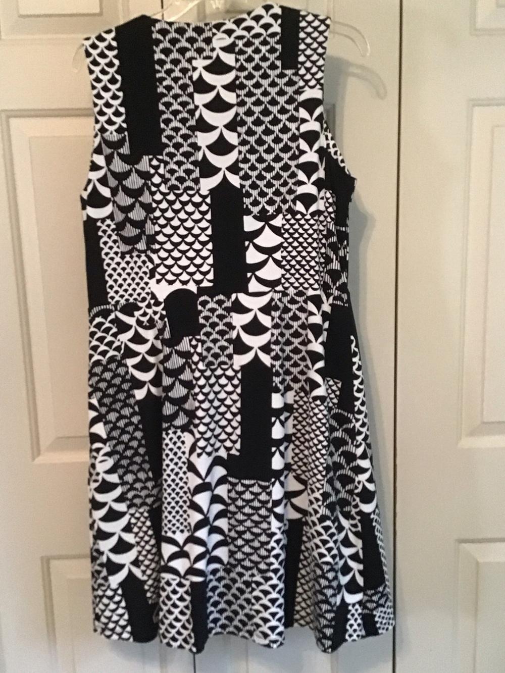 J McLaughlin Sleeveless Black and White Patchwork-Print Dress - Picture 3 of 5